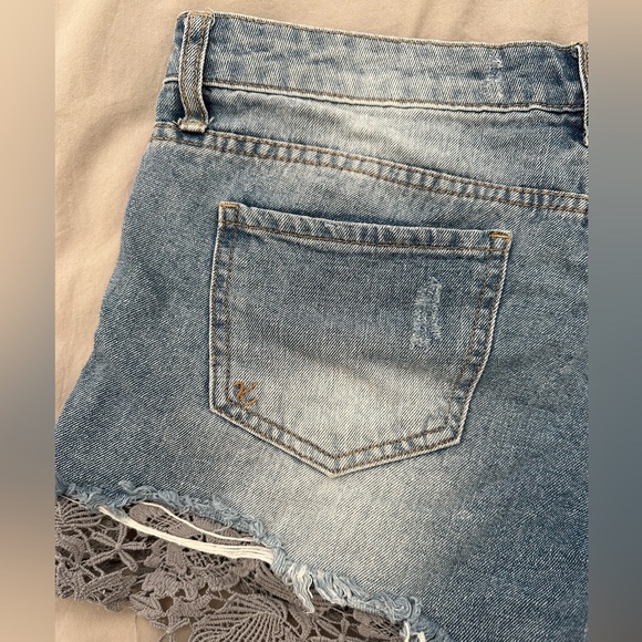 Like new Kut from the Kloth Shorts with lace trim - Size 6 - Picture 6 of 7